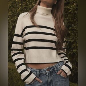 Dynamite cropped turtleneck sweater Snow White with black stripes Size small